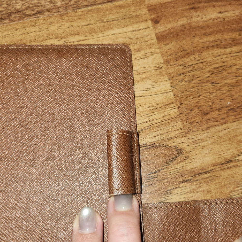 Louis Vuitton GM Monogram Ring Agenda - Picture 14 of 16